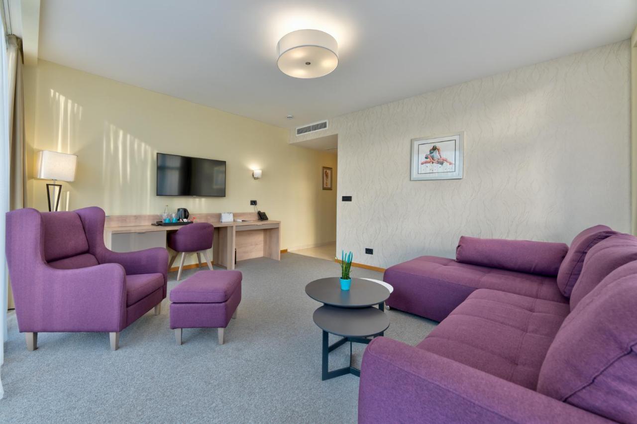 Hotel Siesta 우지체 외부 사진